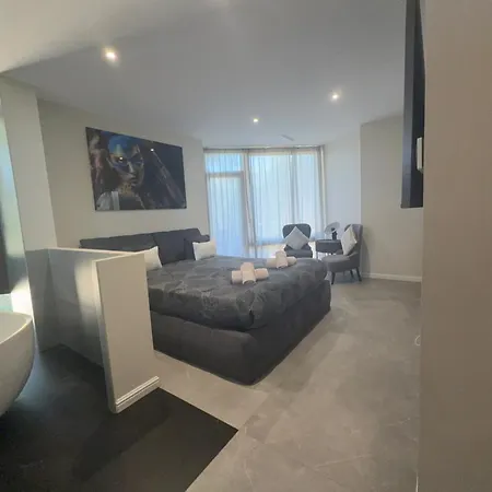 Avec Piscine