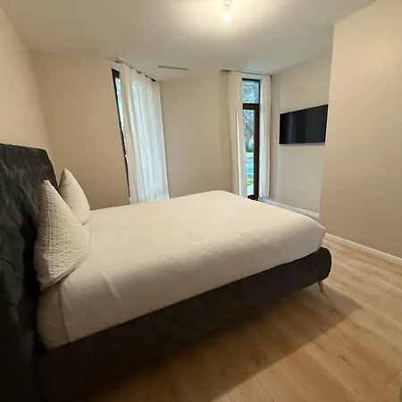 Avec Piscine モントーバン