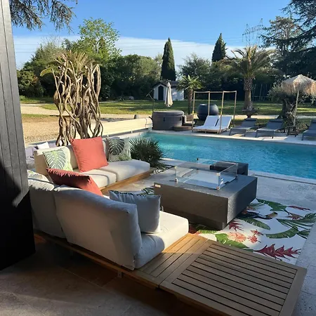 Avec Piscine Вилла Монтобан