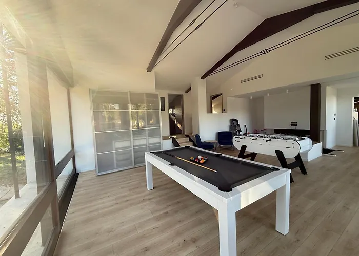 Avec Piscine モントーバン