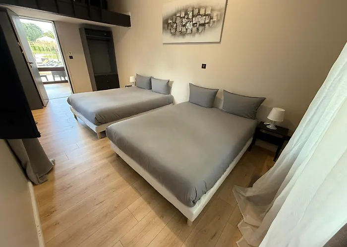 Avec Piscine モントーバン