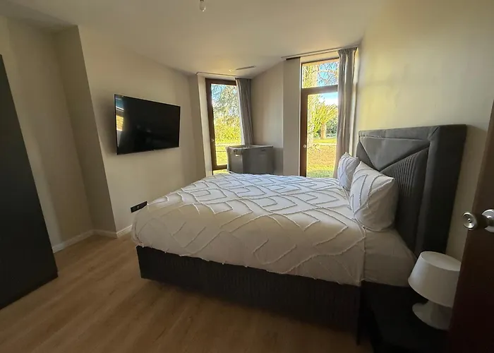 Avec Piscine モントーバン